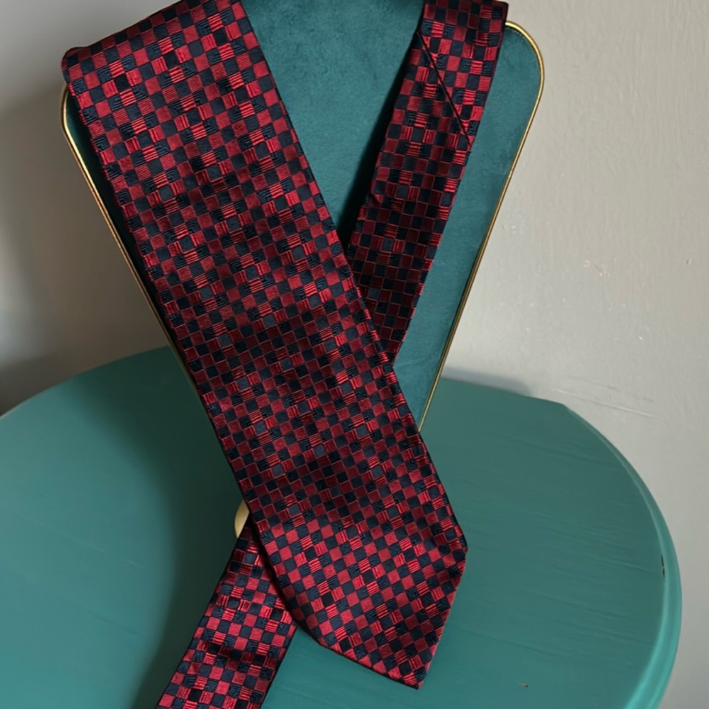 Tincati Men’s Italian Silk Classic Deep Navy and Red Checked Print Necktie